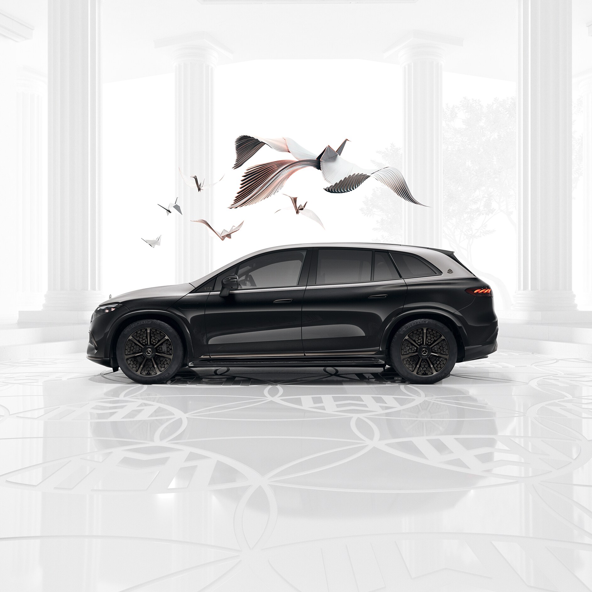 Night Series | EQS SUV | Mercedes-Maybach Sort Mercedes-Maybach EQS SUV Night Series set fra siden